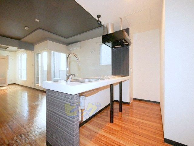 キッチン　お洒落な対面式システムキッチンです♪