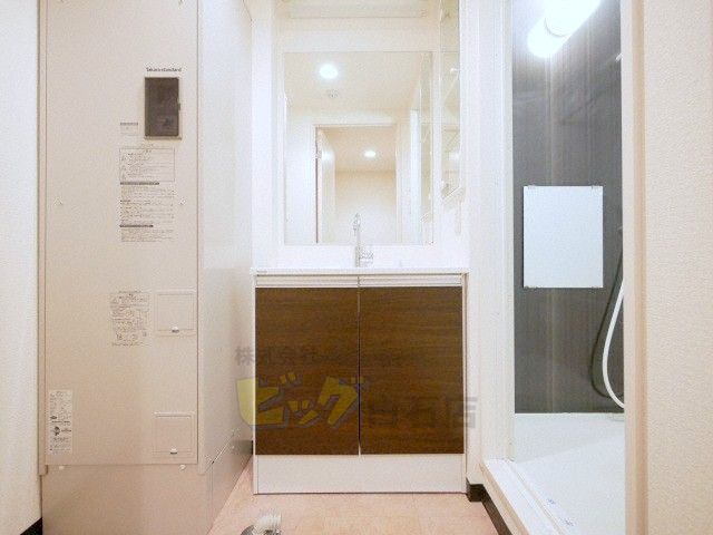 洗面設備　お洒落な洗面化粧台付きです♪