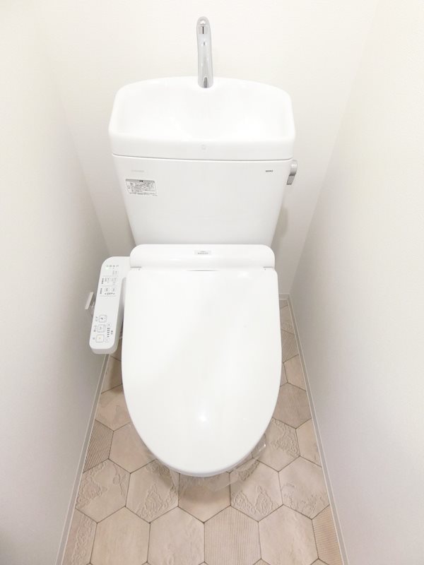 トイレ　温水洗浄便座