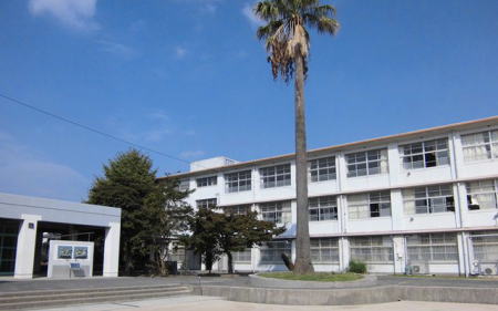 中学校　北九州市立篠崎中学校（中学校）まで519m