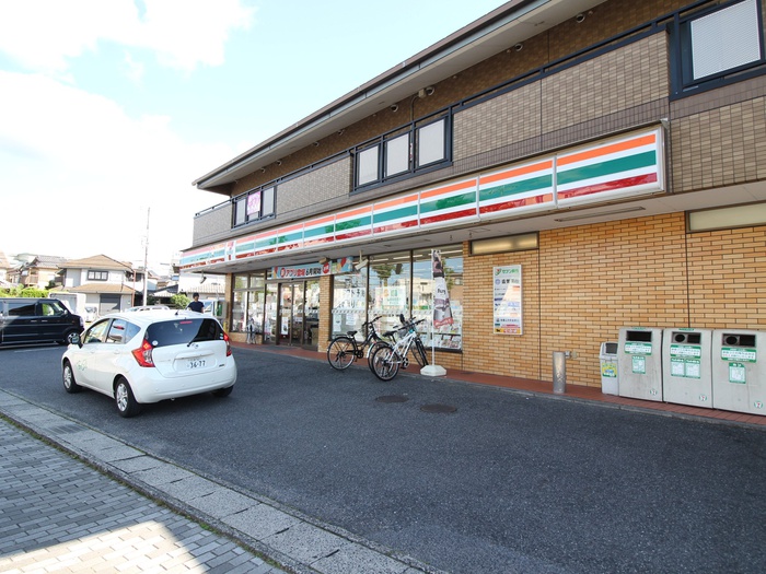 コンビニ　セブンイレブン大将軍店（コンビニ）まで550m