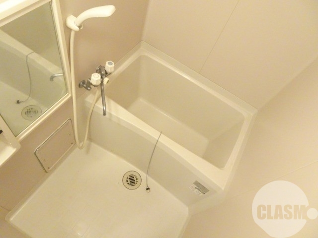 バス・シャワールーム　キレイにリフォームされています♪