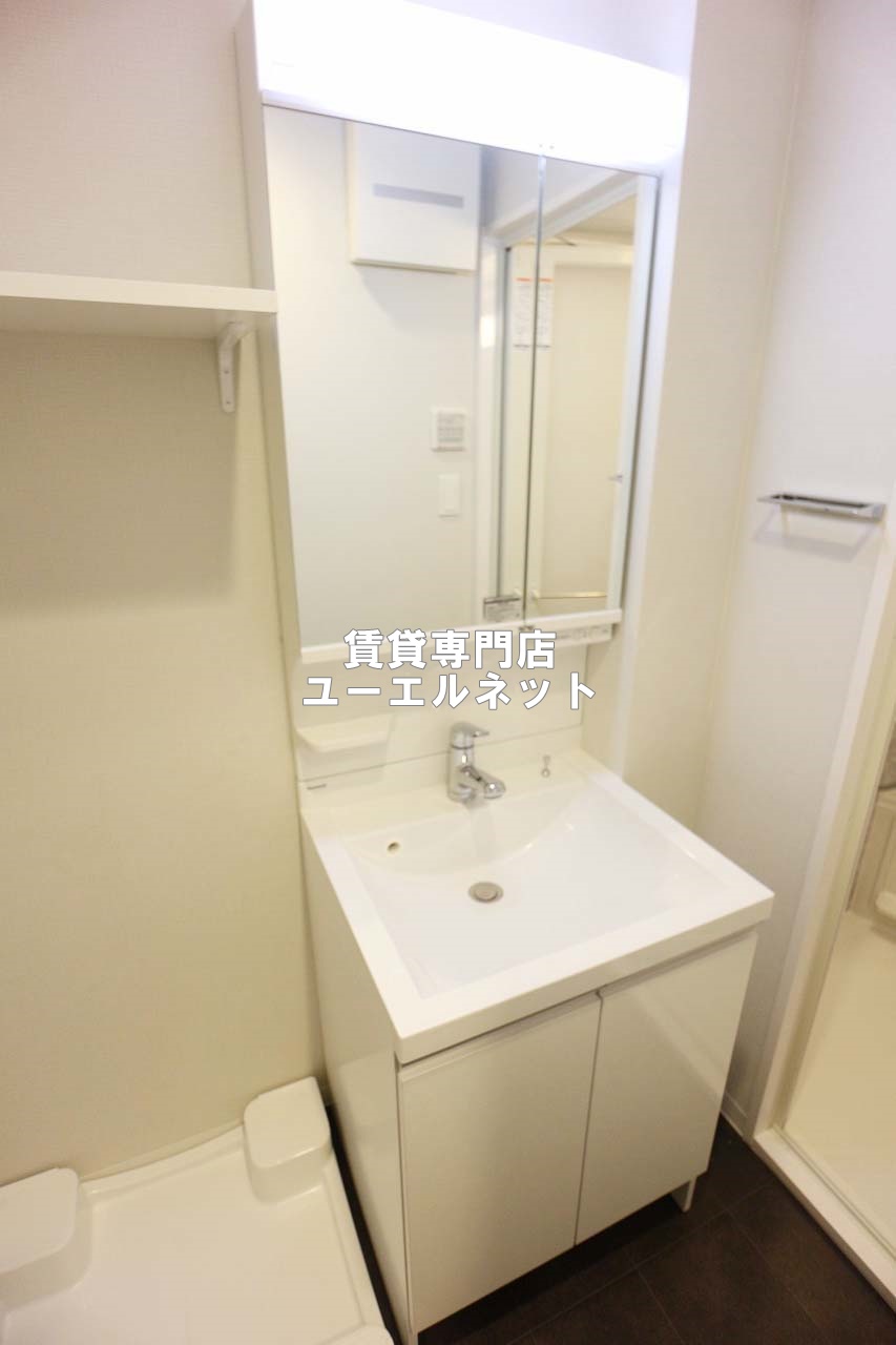 洗面設備　清潔感ある独立洗面台で毎日気持ちよく♪