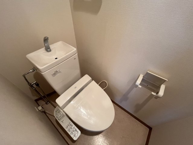 トイレ　同物件別部屋写真