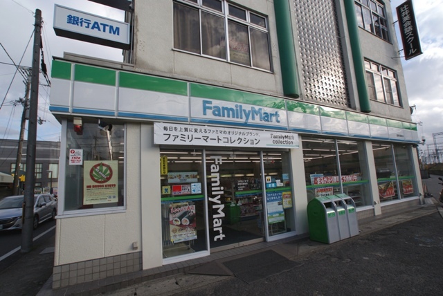 コンビニ　ファミリーマート富野荘駅前店（コンビニ）まで247m
