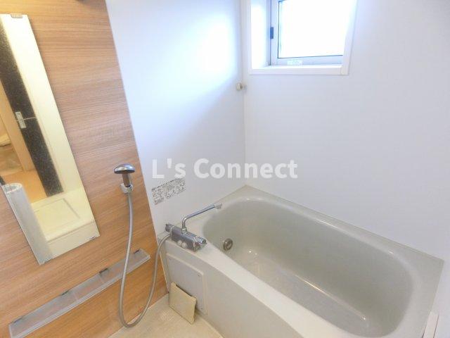 バス・シャワールーム　追焚き、浴室乾燥付きのお風呂。