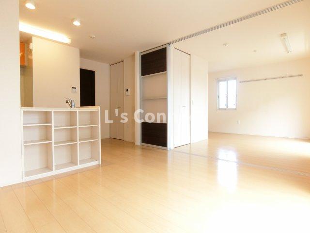 居室・リビング　１１．２帖のＬＤＫ。カウンターキッチンです。