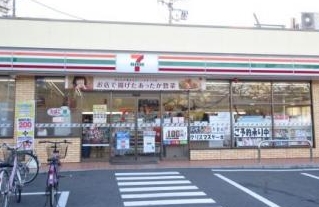 コンビニ　セブンイレブン荒川1丁目店（コンビニ）まで392m
