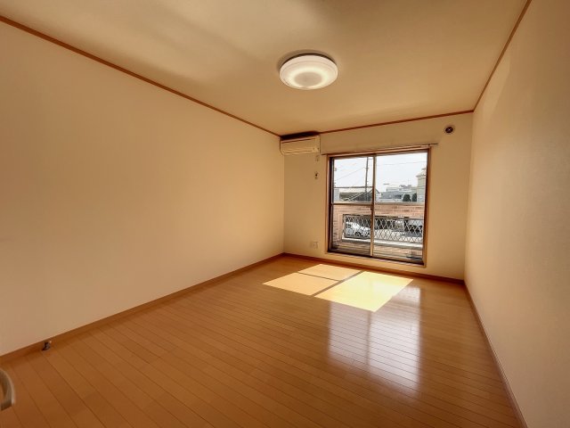 居室・リビング　※同物件、ほかのお部屋の写真です。