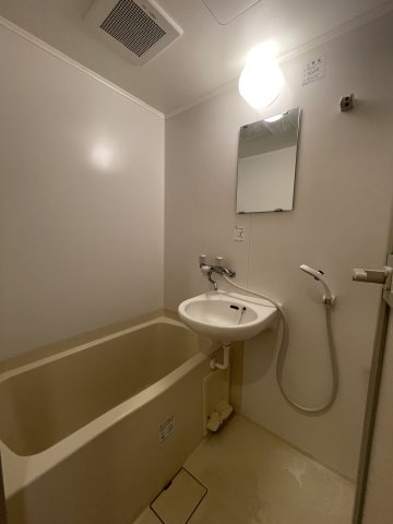 バス・シャワールーム　※同物件、ほかのお部屋の写真です。