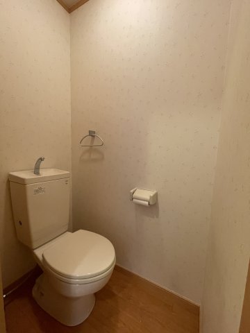 トイレ　※同物件、ほかのお部屋の写真です。