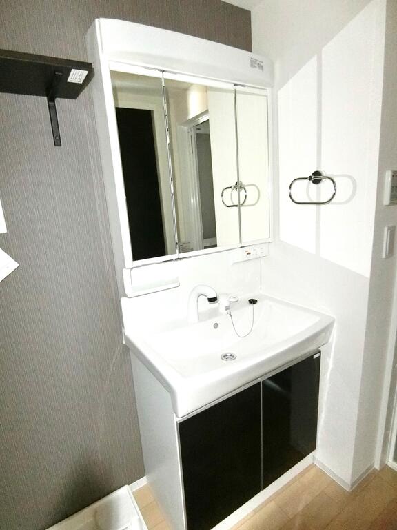 洗面設備　同型物件の写真です。