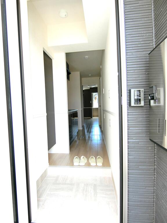 玄関　同型物件の写真です。