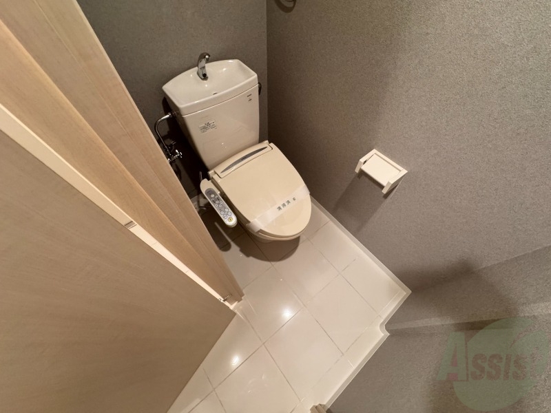 トイレ　こちらはトイレです。清潔感があり、安心して使用できます。