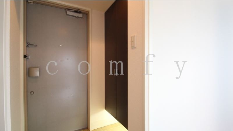 玄関　ダブルロックの玄関