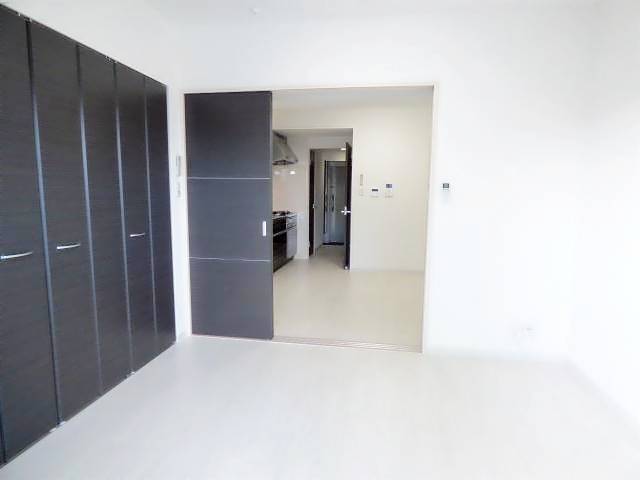 居室・リビング　クローゼット奥行き、広さ有り収納便利です。