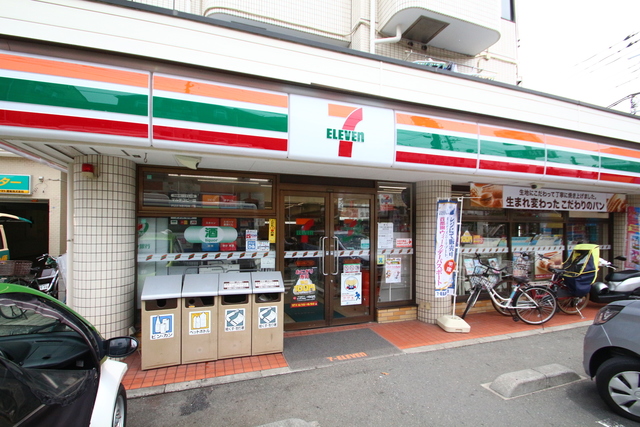 コンビニ　セブンイレブン横浜北寺尾4丁目店（コンビニ）まで318m