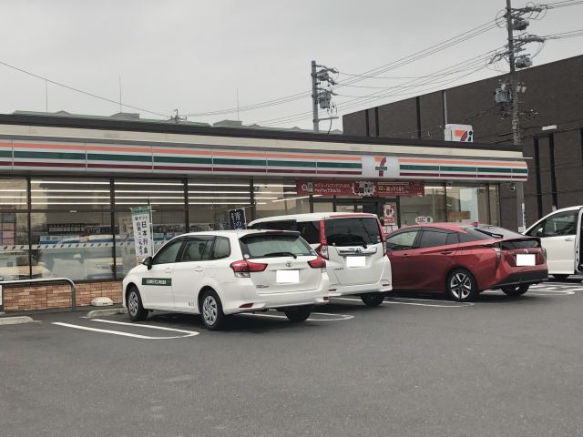 コンビニ　セブンイレブン（コンビニ）まで910m