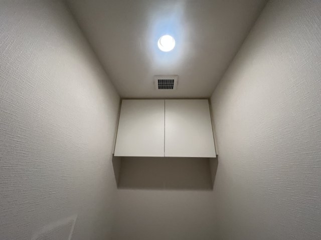 トイレ　落ち着いた色調のトイレです