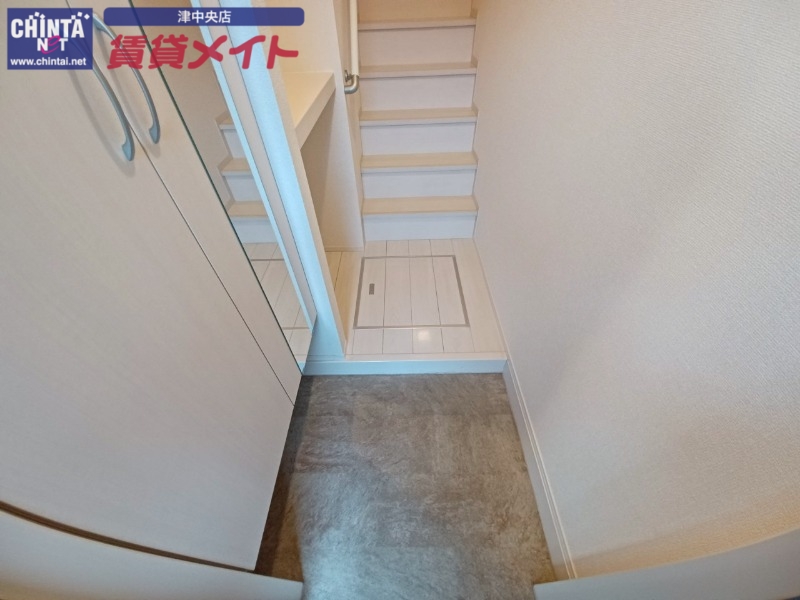 玄関　同物件別室写真