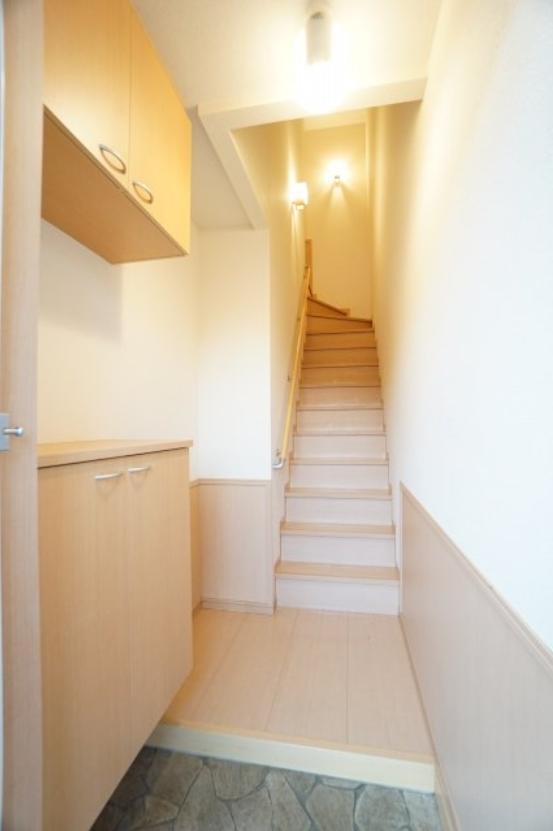 玄関　※同物件・同タイプの写真です。