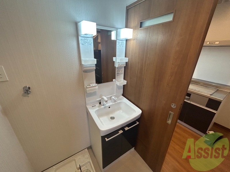 洗面設備　シャンプードレッサーで身支度もしやすくなっております。