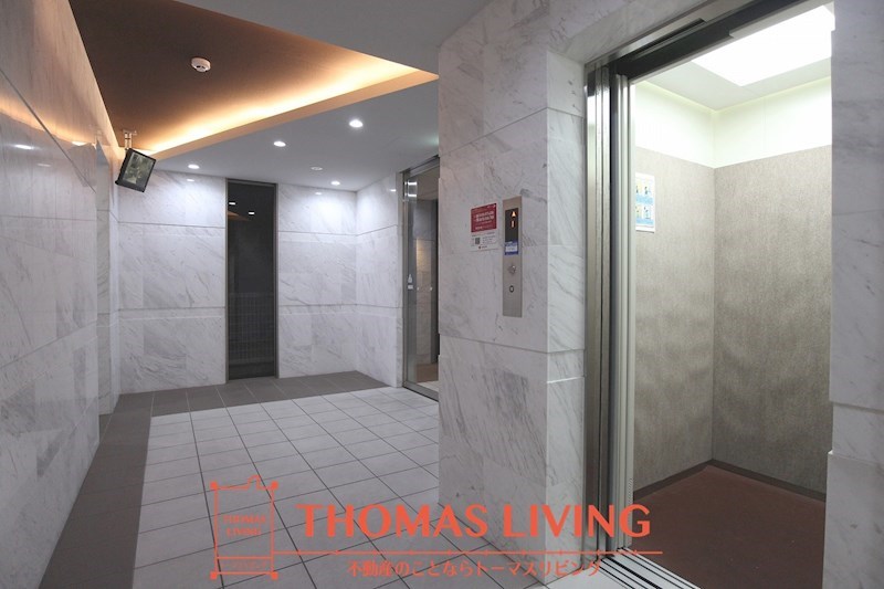 ロビー　エレベーターが有ります。