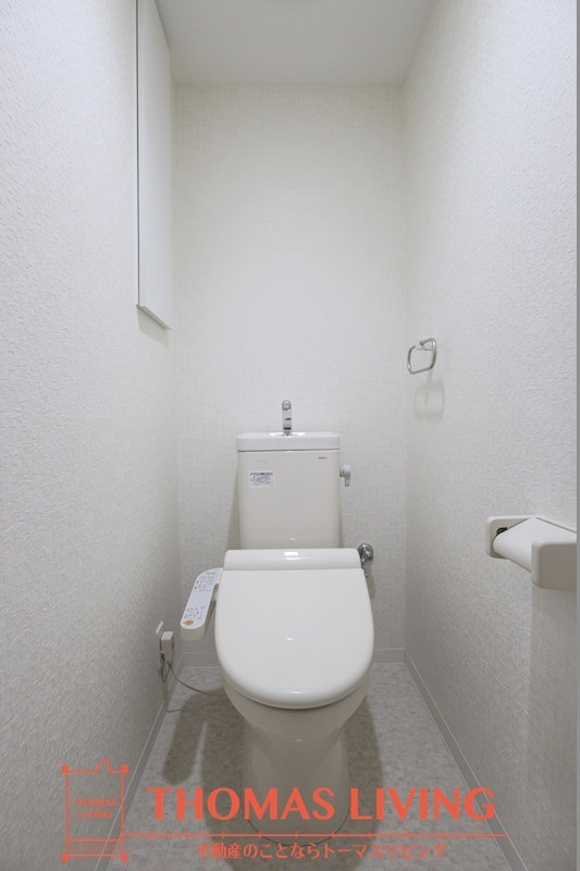 トイレ　温水洗浄便座です。