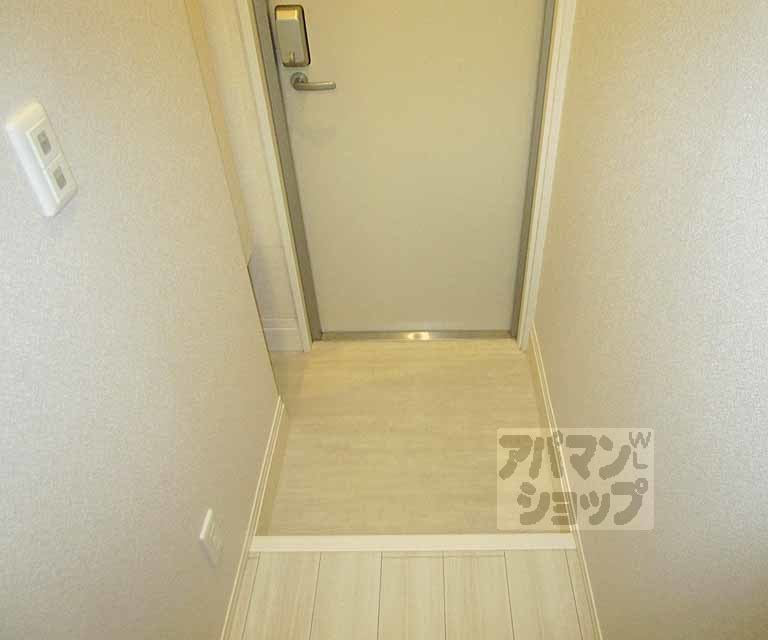 玄関　１０６号室の写真です。