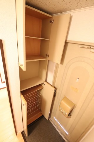 収納　シューズボックス