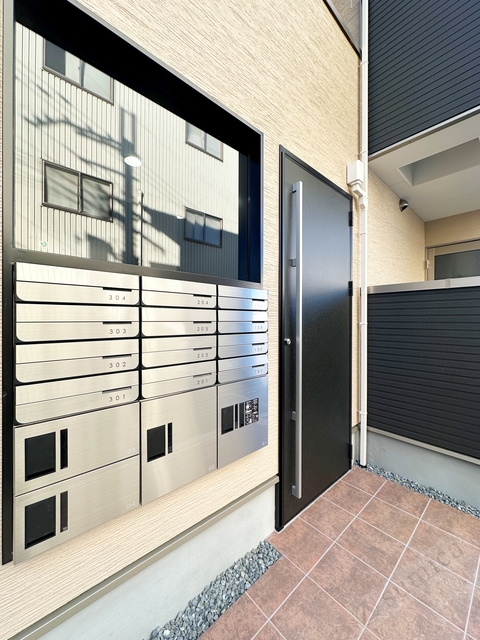 ロビー　宅配ボックスも完備！！