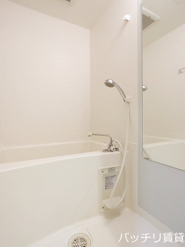 バス・シャワールーム　※写真は同型タイプの為現状を優先いたします