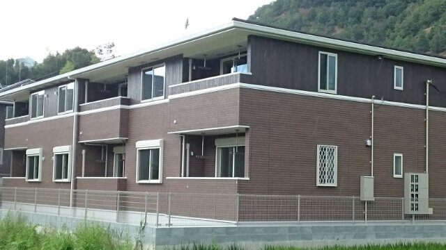 建物外観　落ち着いた雰囲気の外観です