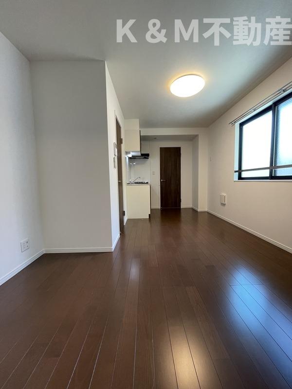 その他部屋・スペース　落ち着いた色調の寝室です