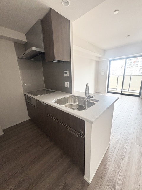 キッチン　ＩＨコンロ２口＋ラジエントヒーター１口