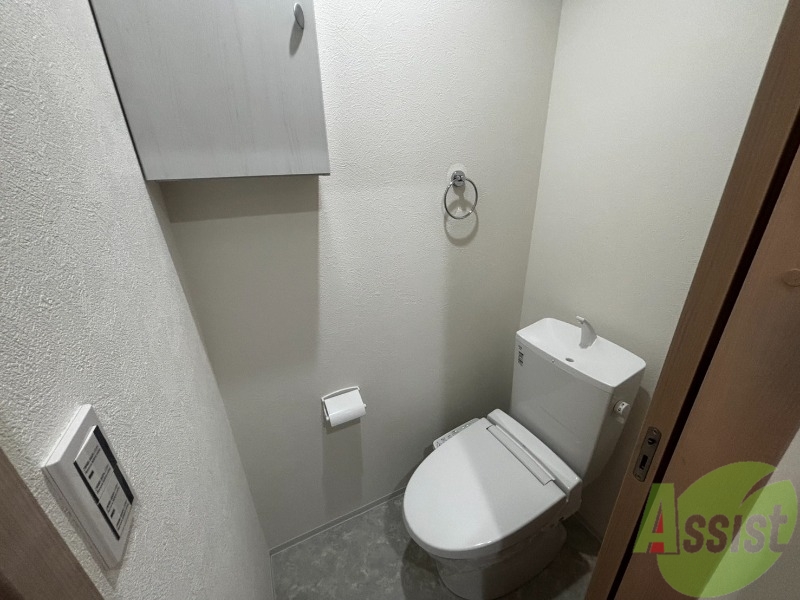 トイレ　トイレはウォシュレット機能付きです。安心して使用できますね。