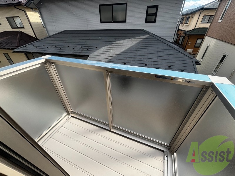 バルコニー　バルコニーは洗濯物を干すのに十分な広さがありますね。