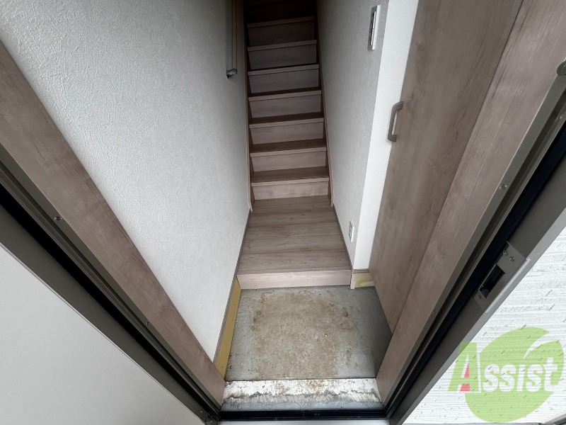 玄関　玄関からの様子です。すぐ部屋が見えないのは安心ですね。