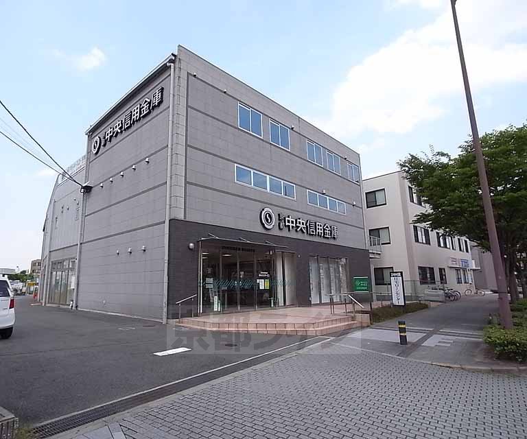 銀行　京都中央信用金庫 松井山手支店（銀行）まで1200m