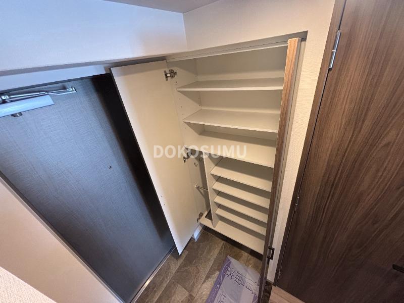 玄関　住まいの顔として相応しい、気品とゆとりのあるエントランス。