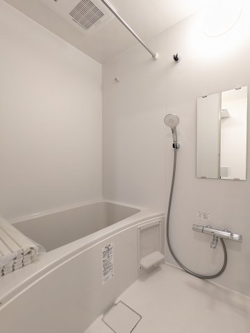 バス・シャワールーム　コンパクトで使いやすいお風呂です