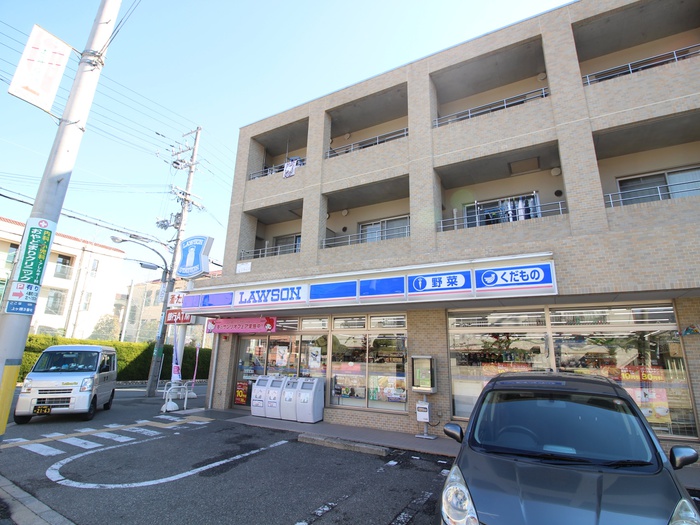 コンビニ　ローソン（コンビニ）まで577m