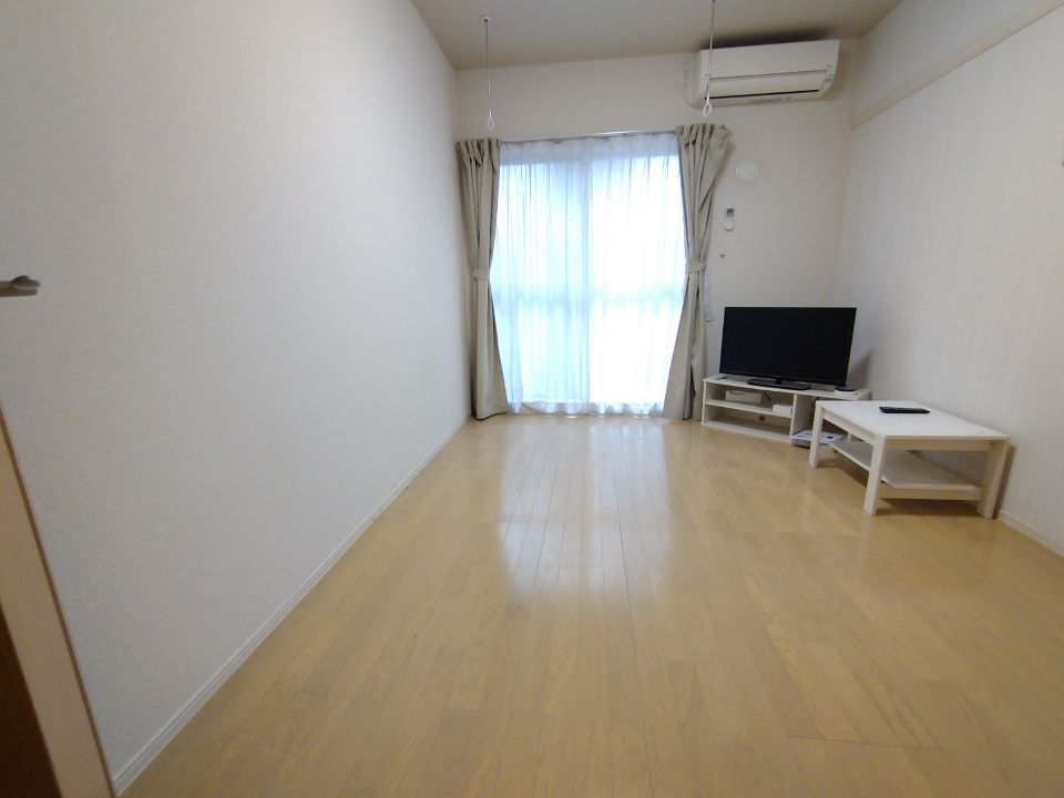 居室・リビング　角部屋のみ小窓あり