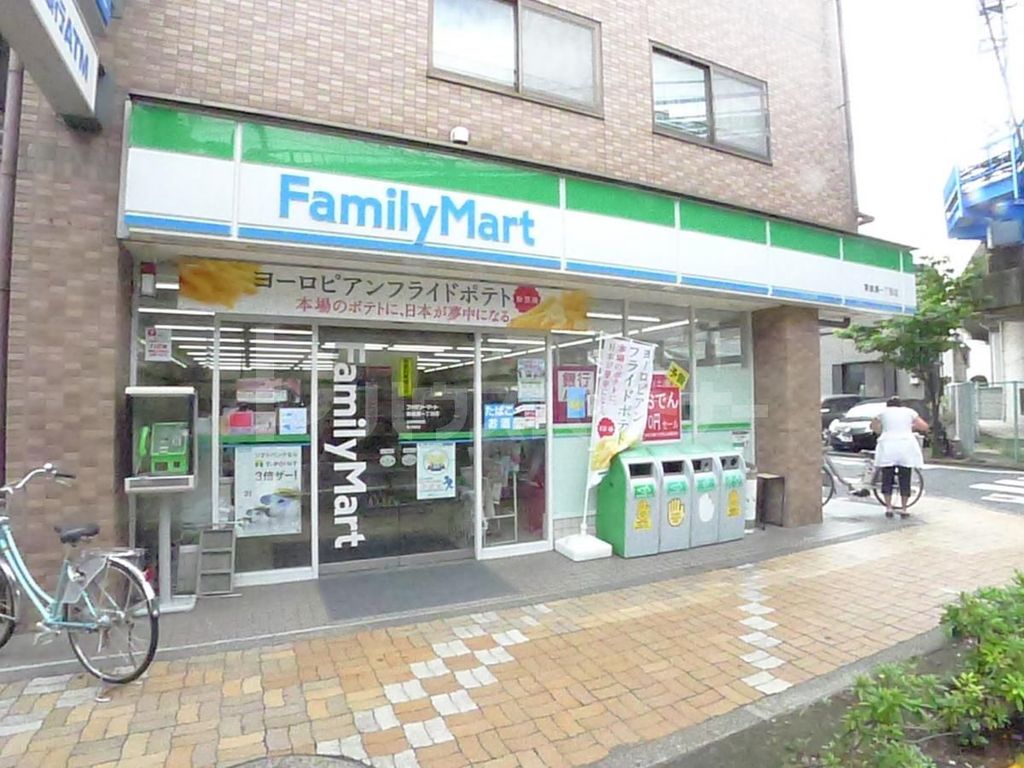 コンビニ　ファミリーマート東綾瀬1丁目店（コンビニ）まで220m