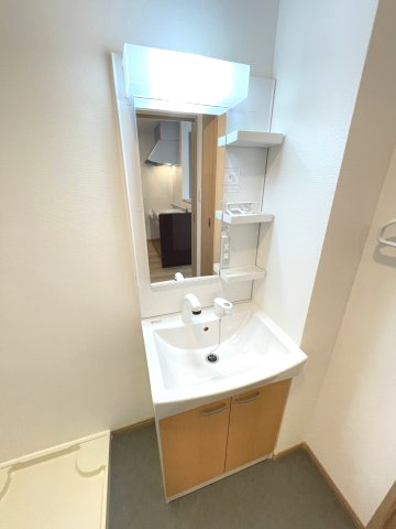 洗面設備　スペースが確保できる洗面所です