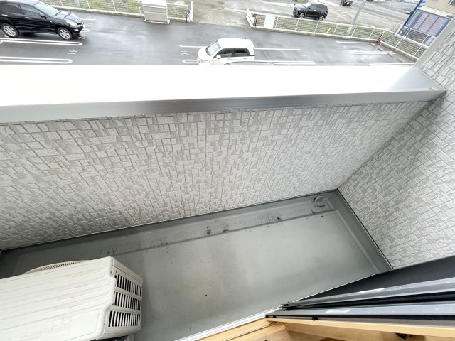 バルコニー　外からの目が気にならないバルコニーで洗濯物が干せます