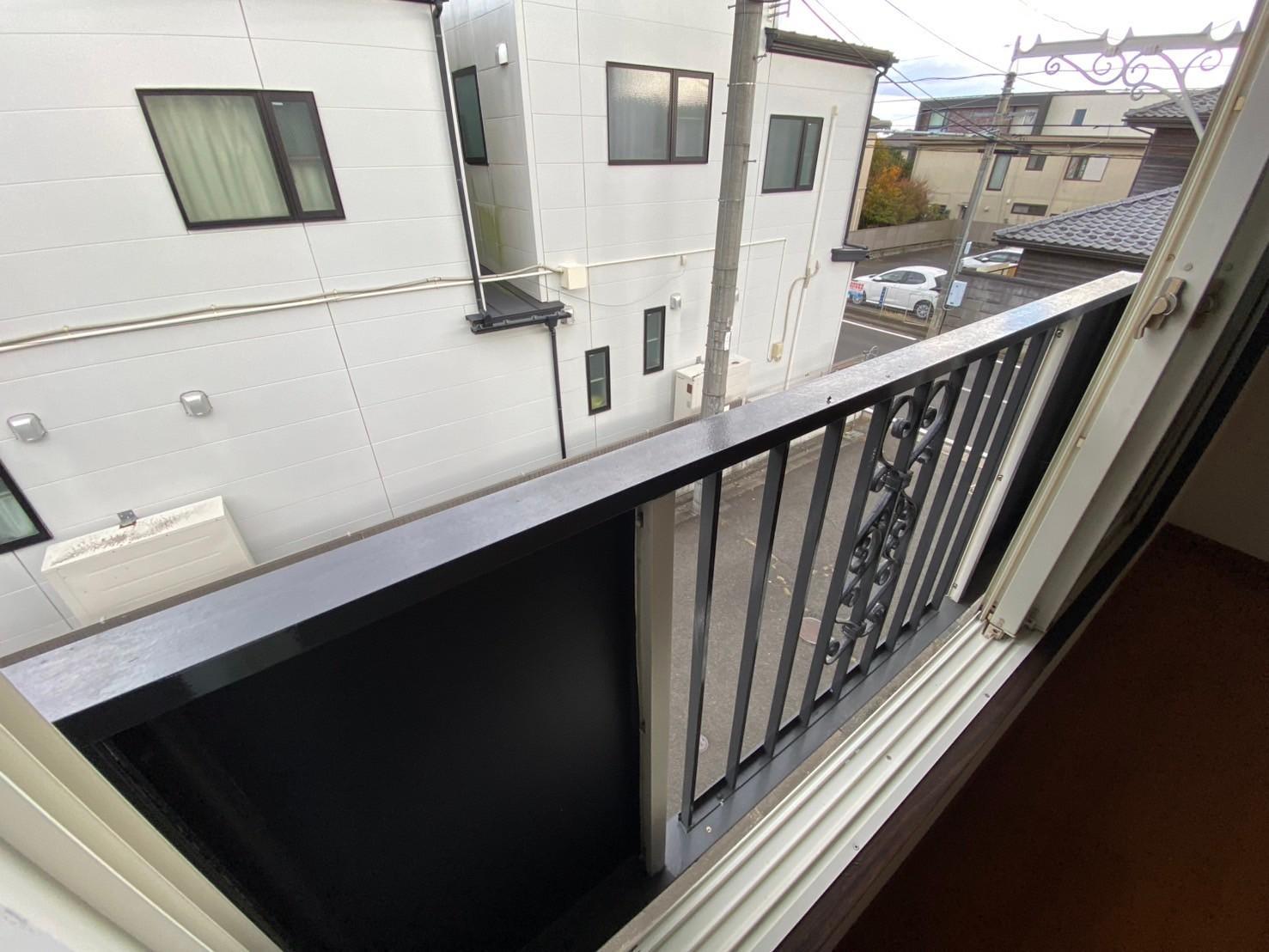バルコニー　物干し竿設置可能です(別号室参考写真)