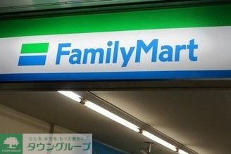 コンビニ　ファミリーマート鶴舞線上前津駅店（コンビニ）まで60m