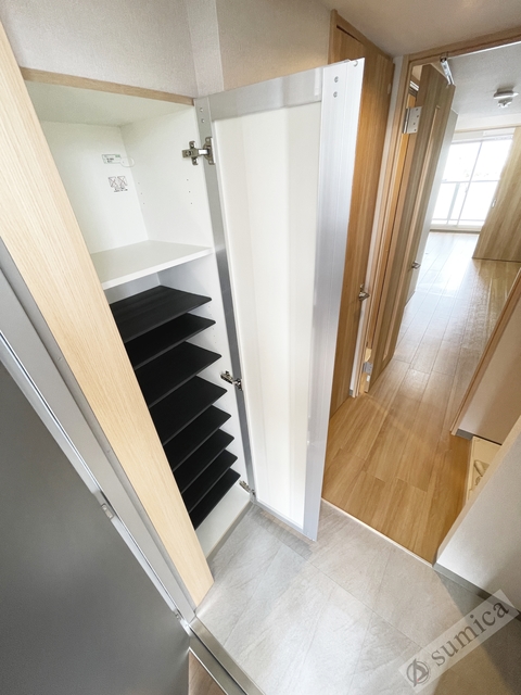 玄関　たくさんの靴を収納できるシューズボックスを完備♪♪