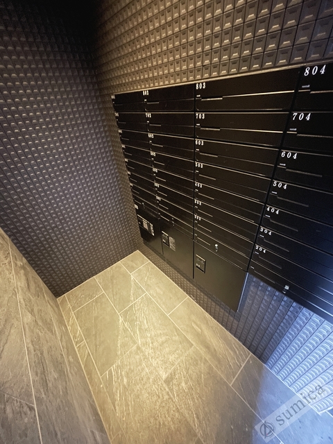 エントランス　便利な宅配ボックスを完備